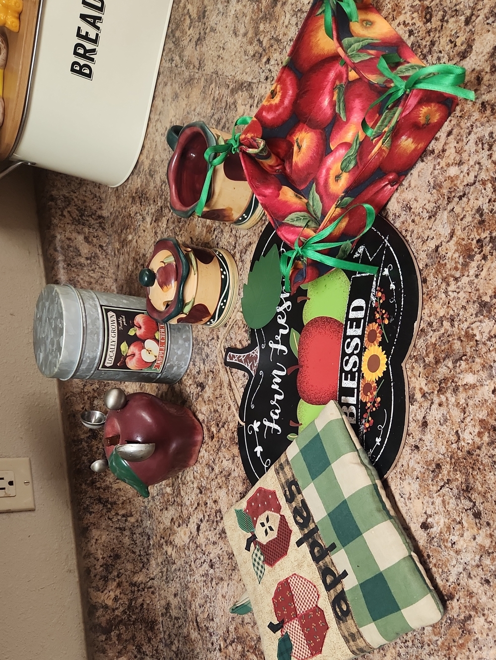 Apple Decor Kitchen Bundle